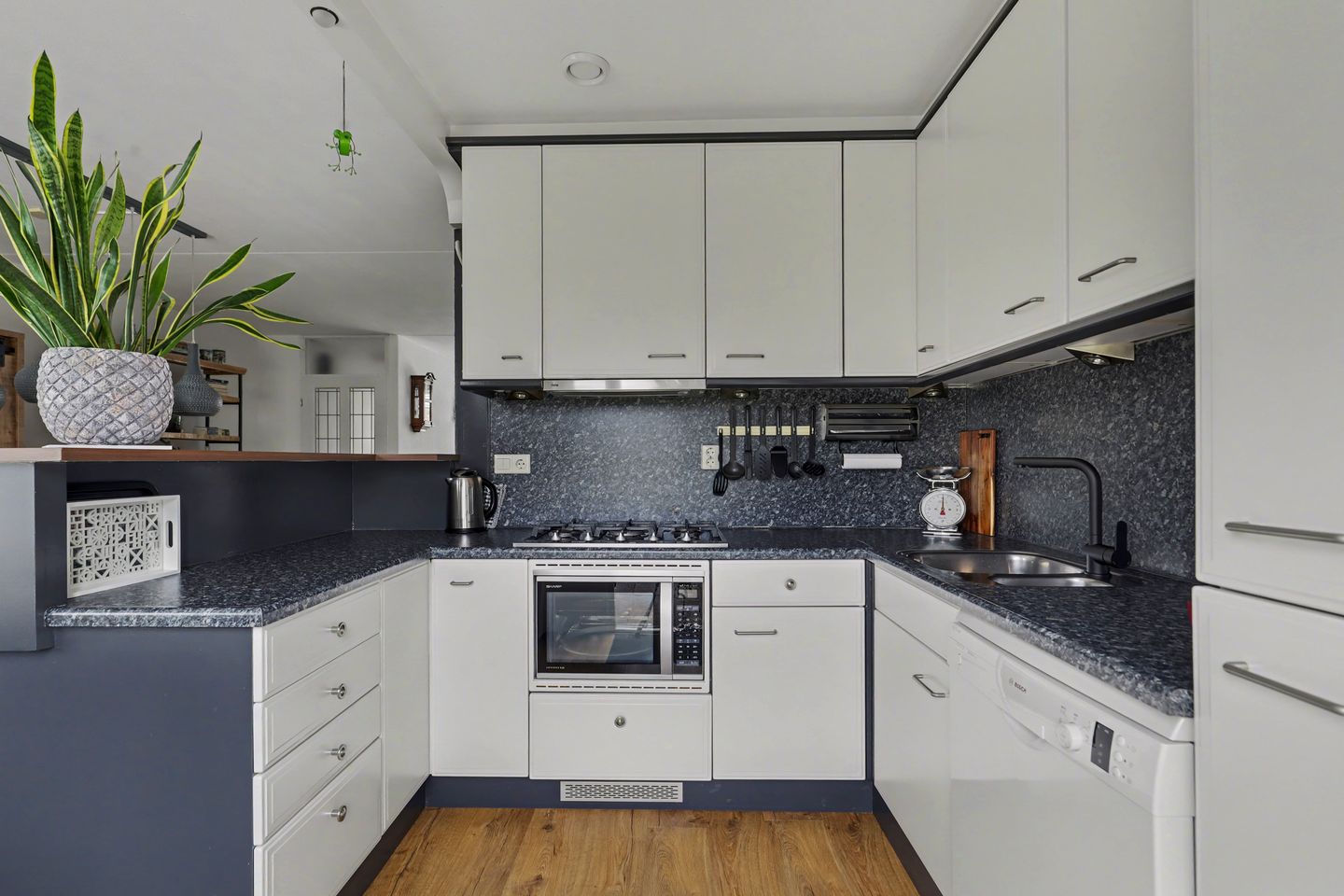 Photo 5 of Van Bossestraat 24