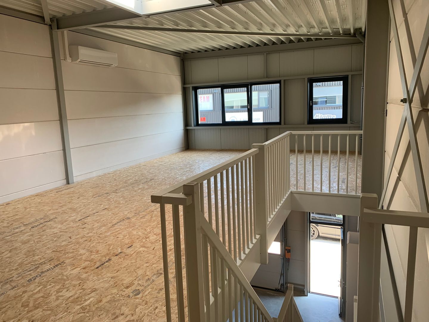 Bekijk foto 4 van Neon 27-c