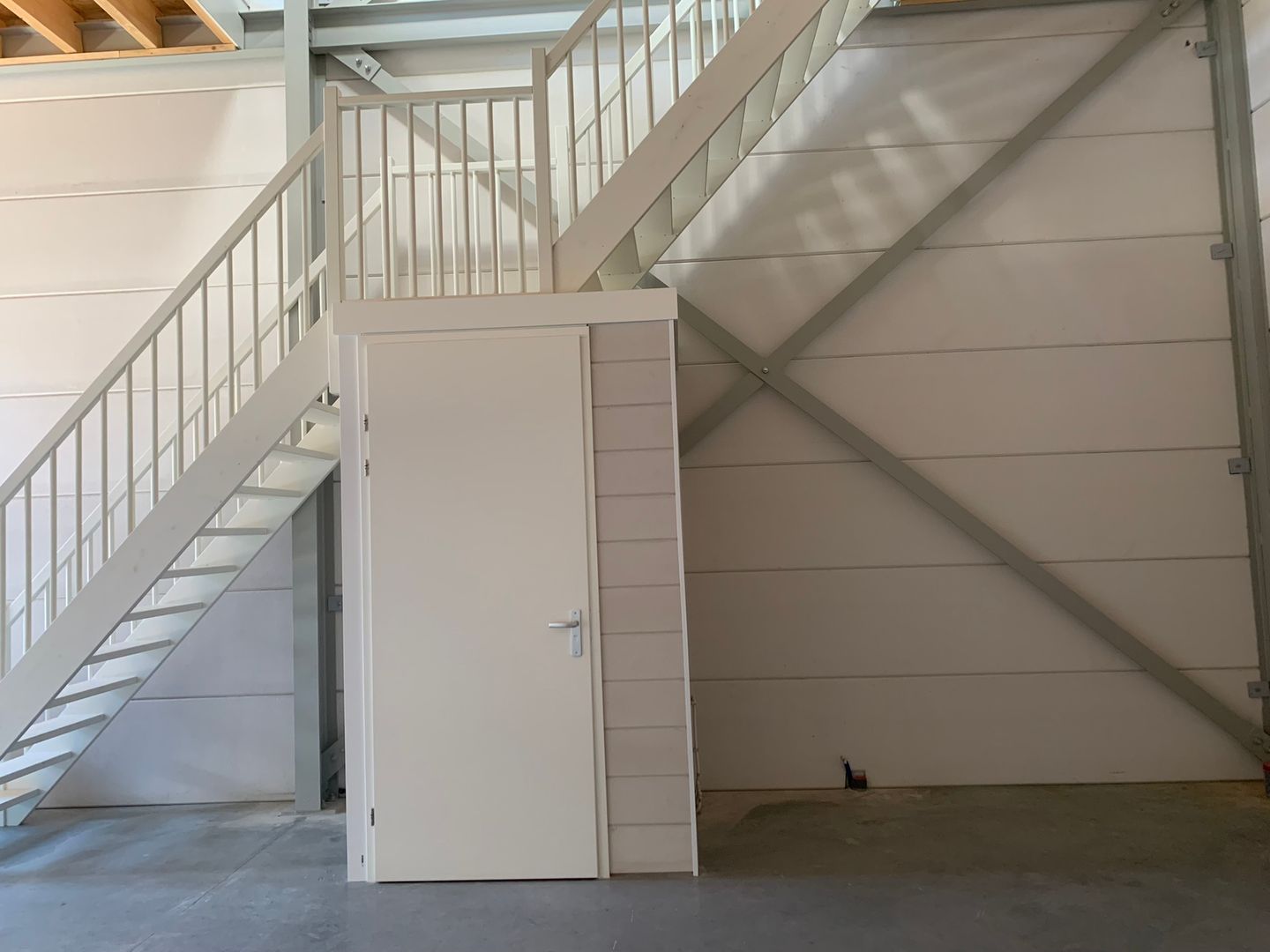 Bekijk foto 3 van Neon 27-c