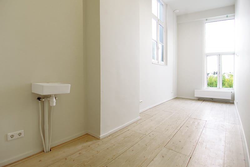 View photo 1 of Warmoesstraat 155