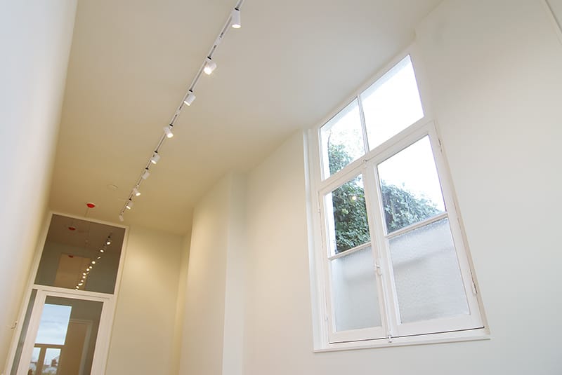 View photo 3 of Warmoesstraat 155