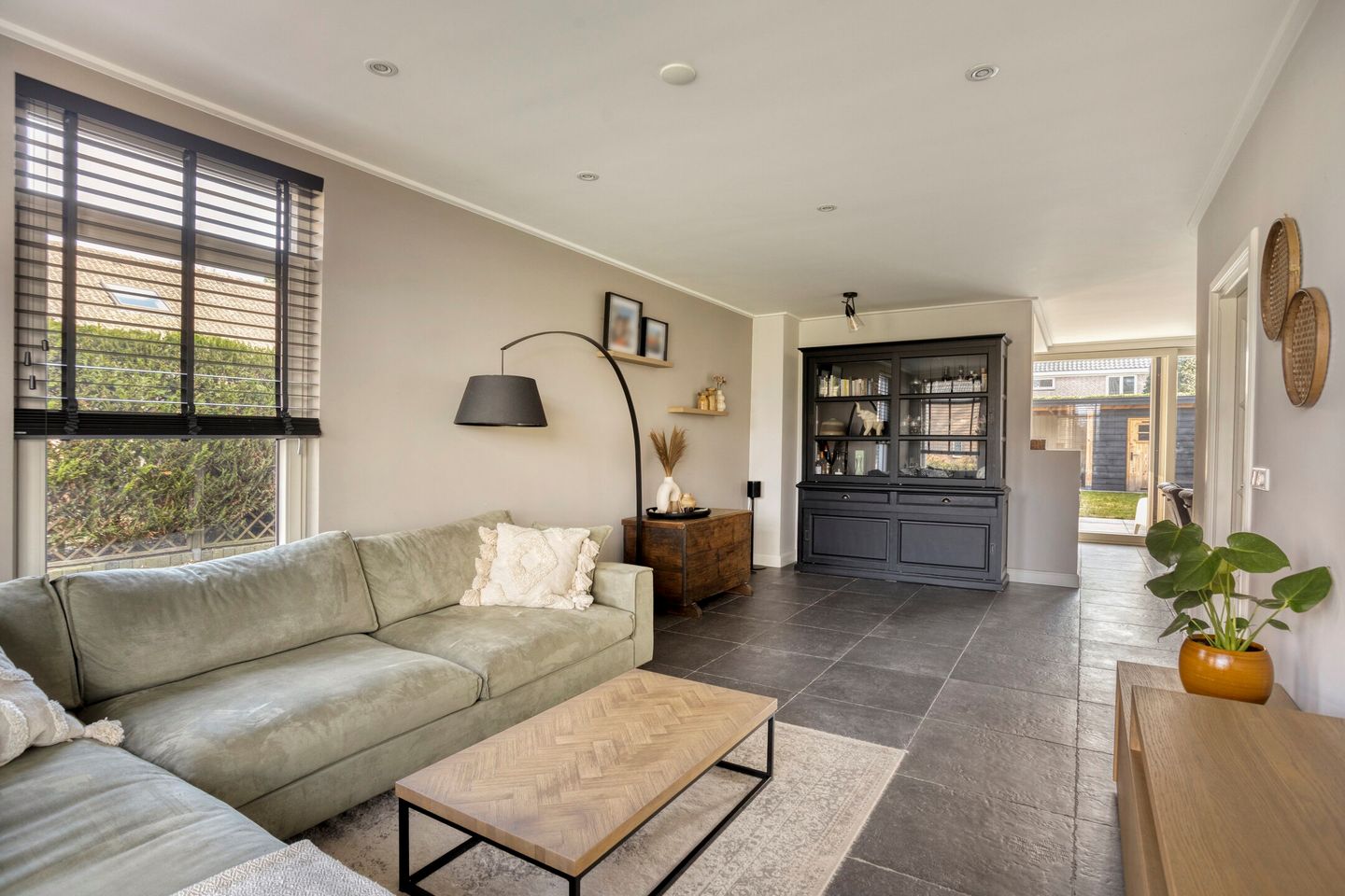 Photo 4 of van den Eijndelaan 43