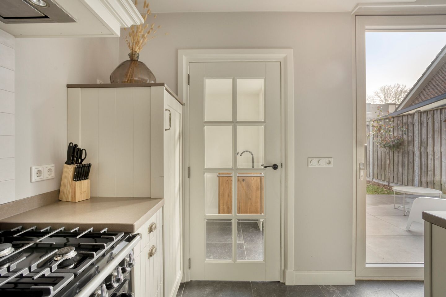 Photo 14 of van den Eijndelaan 43