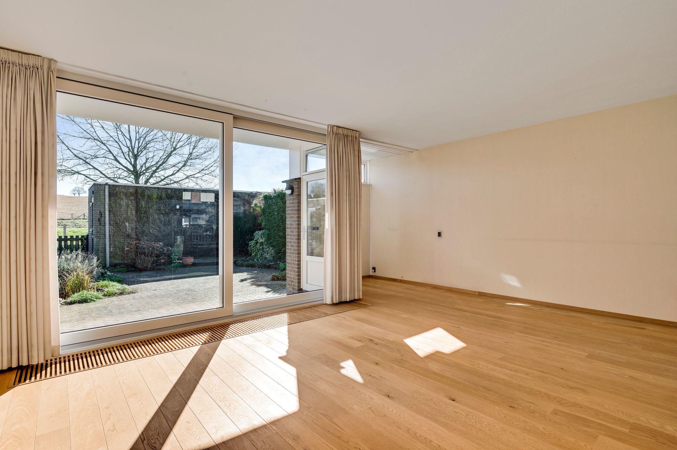 Foto 6 van Veulenerbank 76