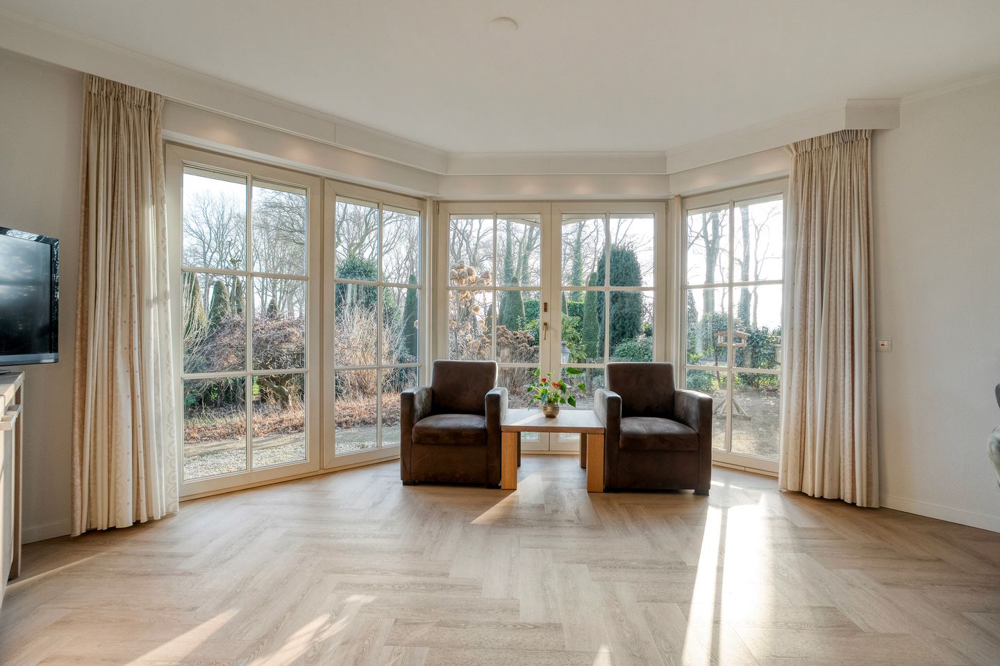 Exclusive living at the forest edge - space, freedom, and professional work-live comfort — 30
