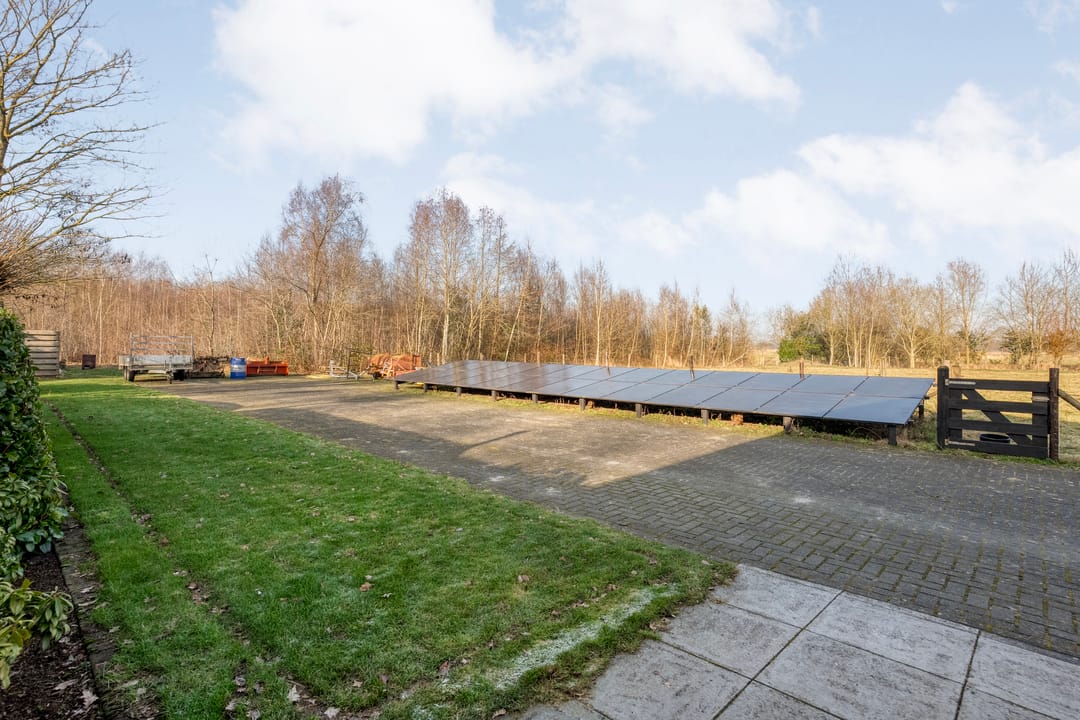 Exclusive living at the forest edge - space, freedom, and professional work-live comfort — 98