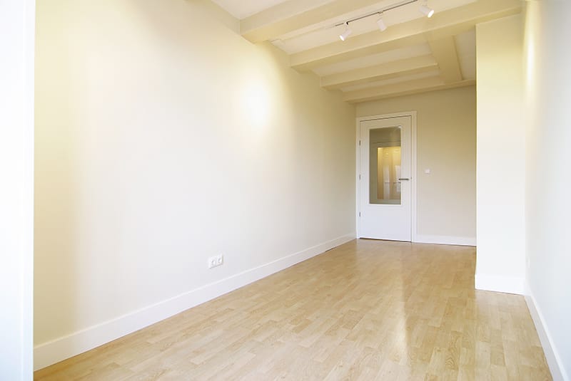 View photo 2 of Warmoesstraat 155