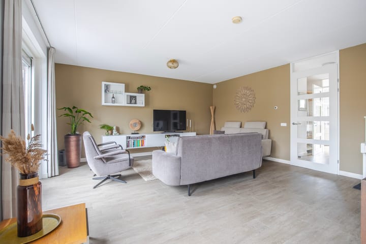 Photo 2 of Pachterwaard 33