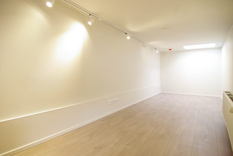 Bekijk foto 2 van Warmoesstraat 155