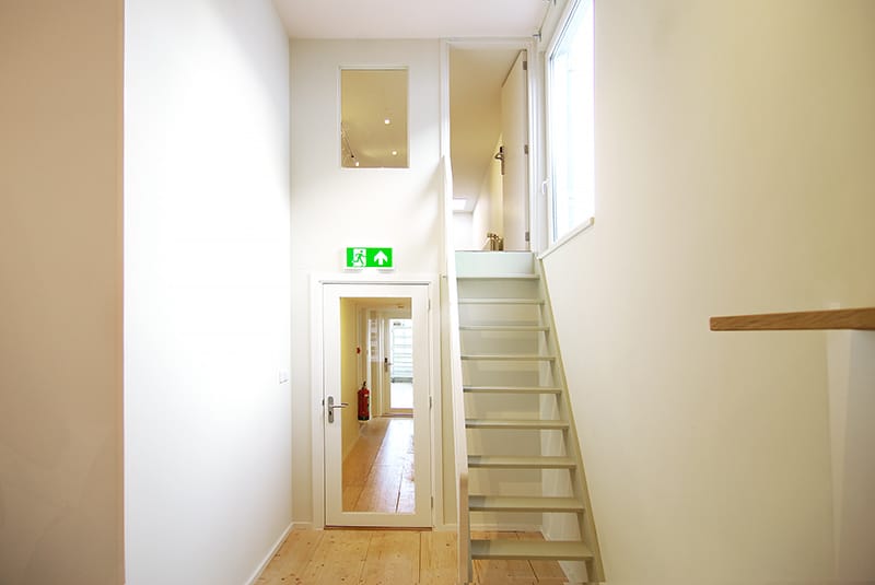 Bekijk foto 4 van Warmoesstraat 155