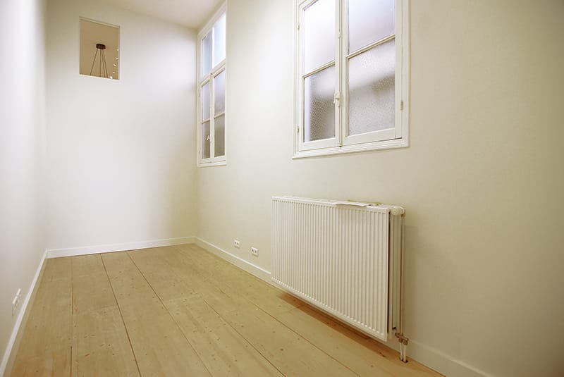 Bekijk foto 1 van Warmoesstraat 155