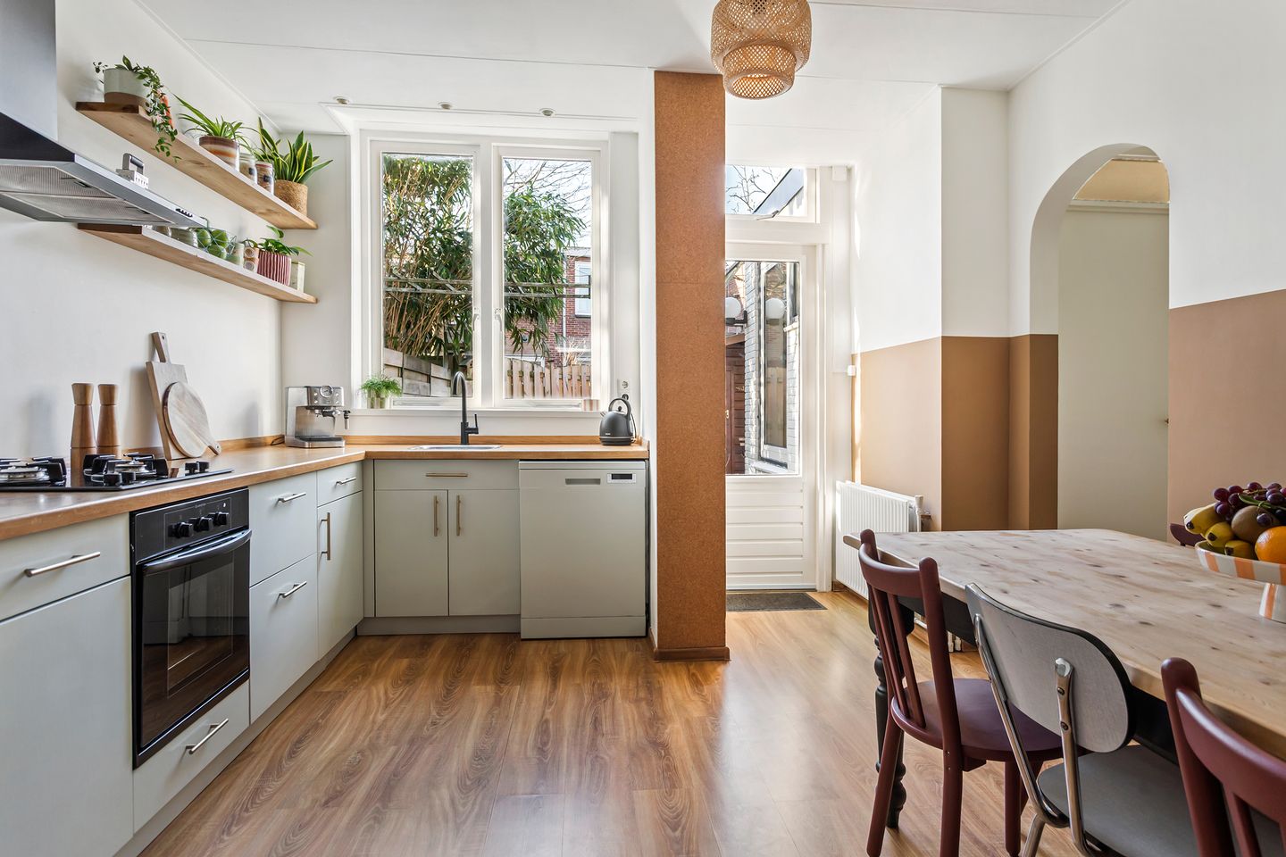 Photo 4 of Johannes Uitenbogaertstraat 42