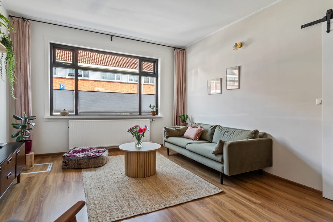 Photo 8 of Johannes Uitenbogaertstraat 42