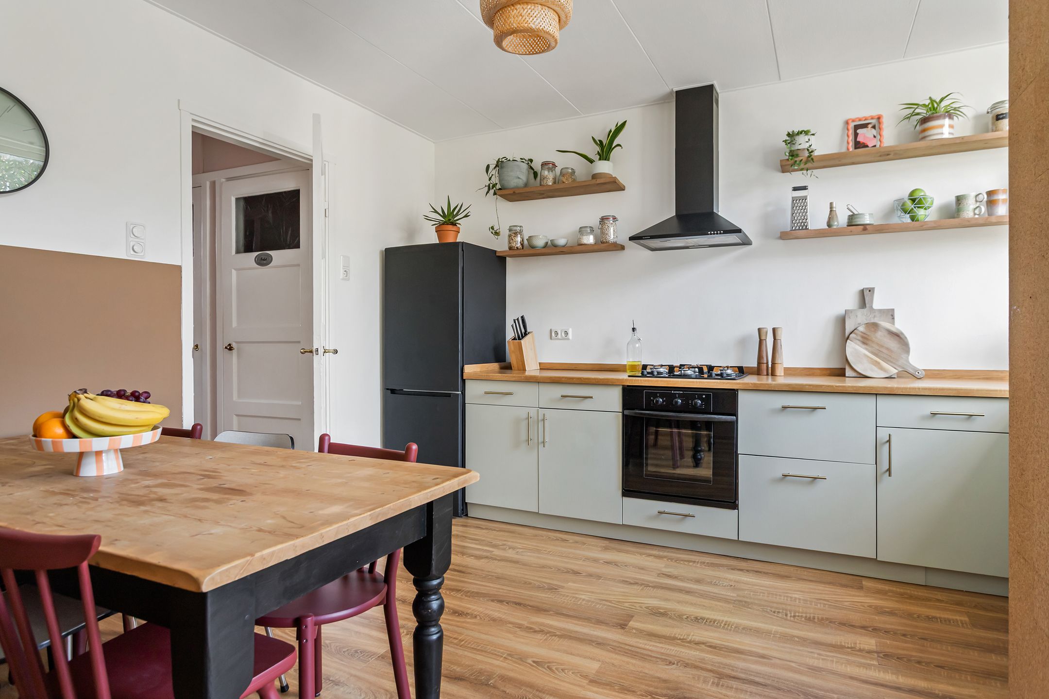 Photo 12 of Johannes Uitenbogaertstraat 42