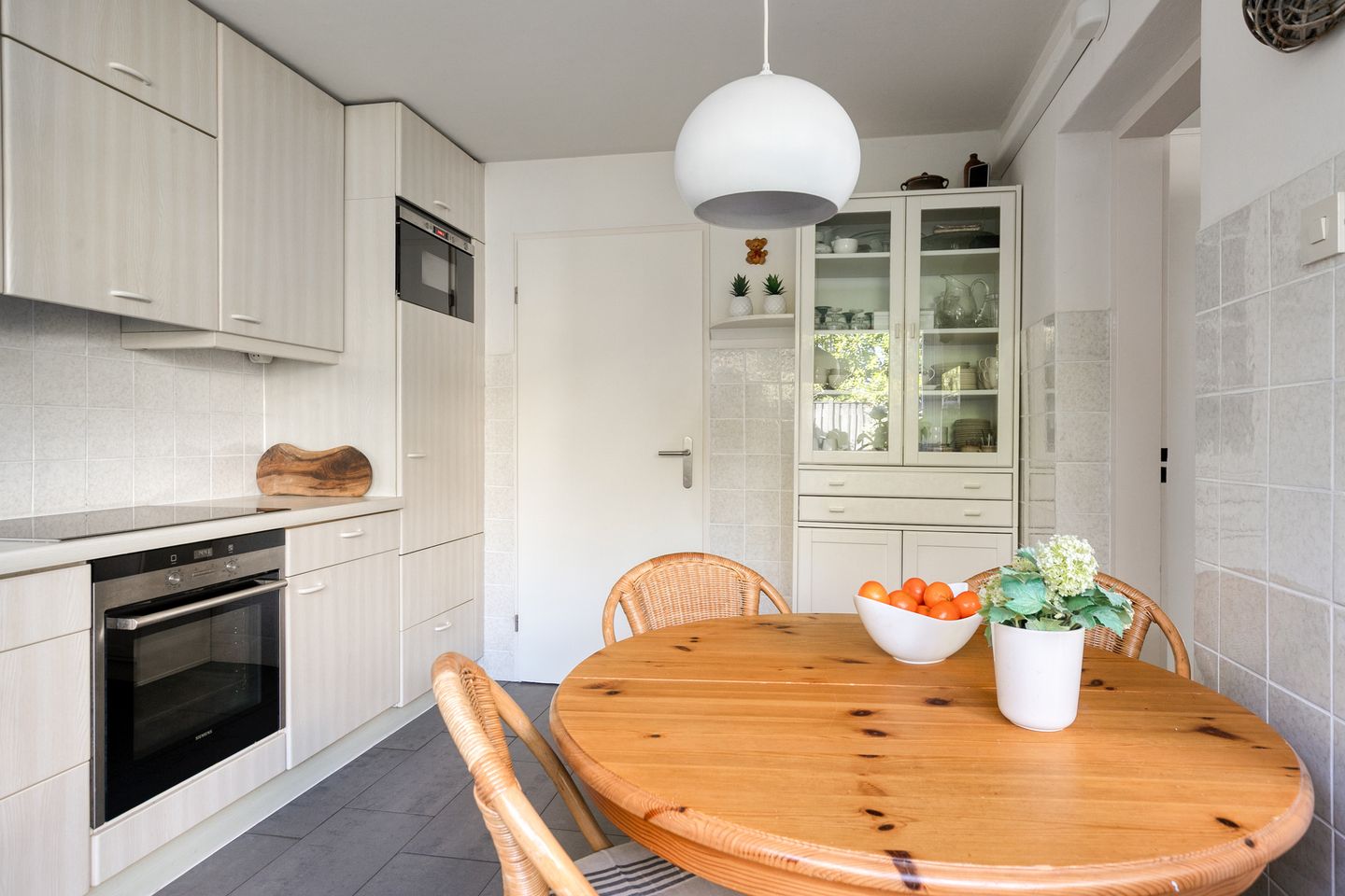 Spacious Semi-Detached House with Sunroom and Five Bedrooms in Quiet Nuenen Location — 17