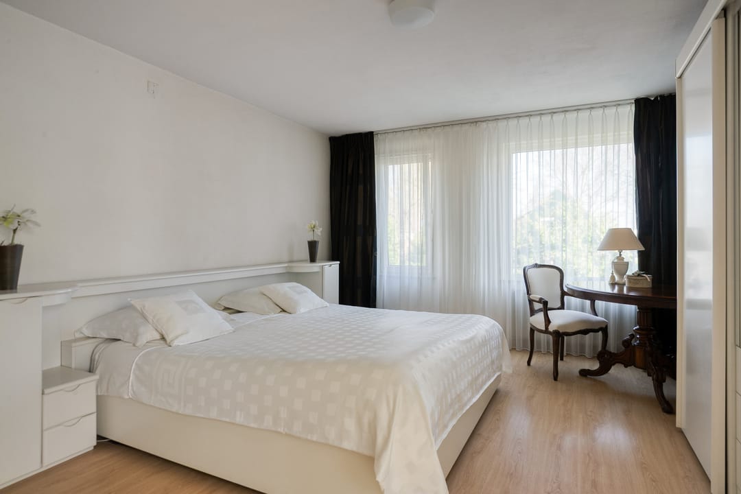 Spacious Semi-Detached House with Sunroom and Five Bedrooms in Quiet Nuenen Location — 20