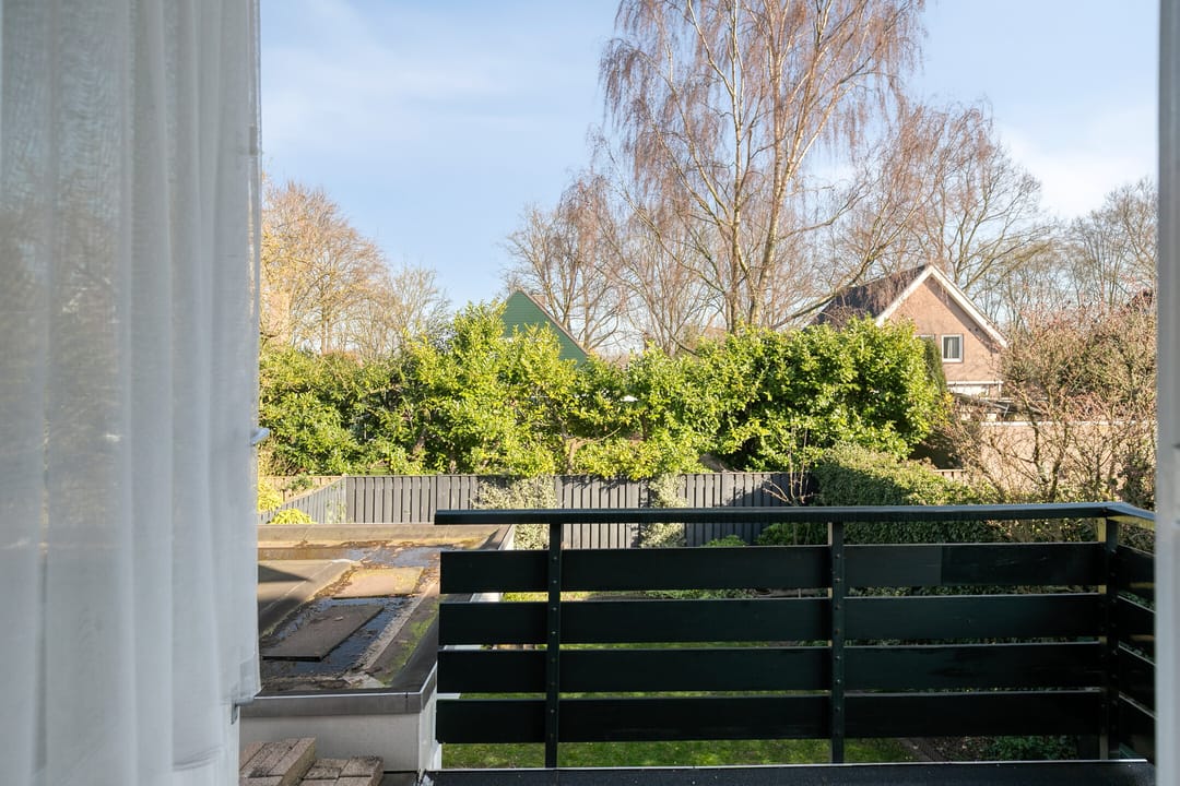 Spacious Semi-Detached House with Sunroom and Five Bedrooms in Quiet Nuenen Location — 24