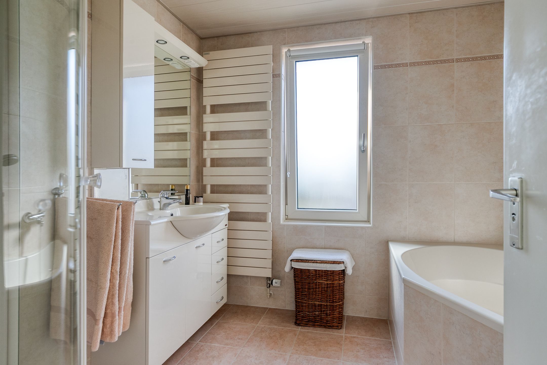 Spacious Semi-Detached House with Sunroom and Five Bedrooms in Quiet Nuenen Location — 28