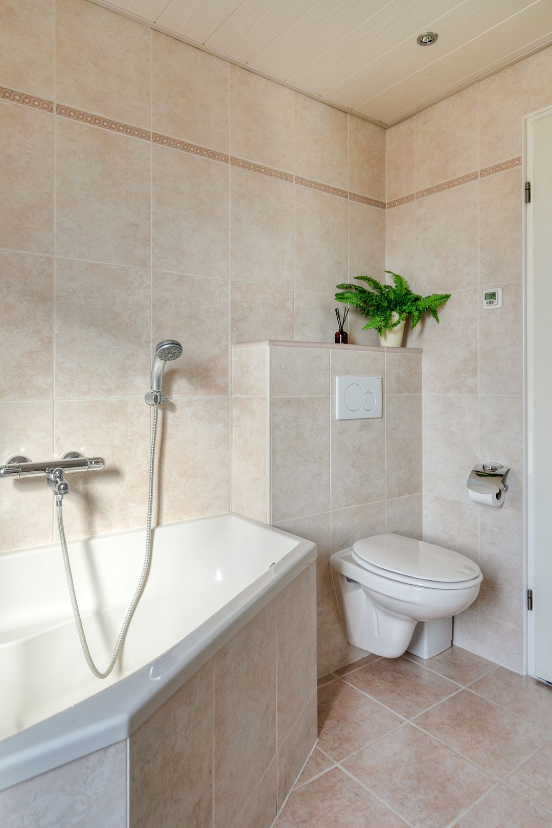 Spacious Semi-Detached House with Sunroom and Five Bedrooms in Quiet Nuenen Location — 30