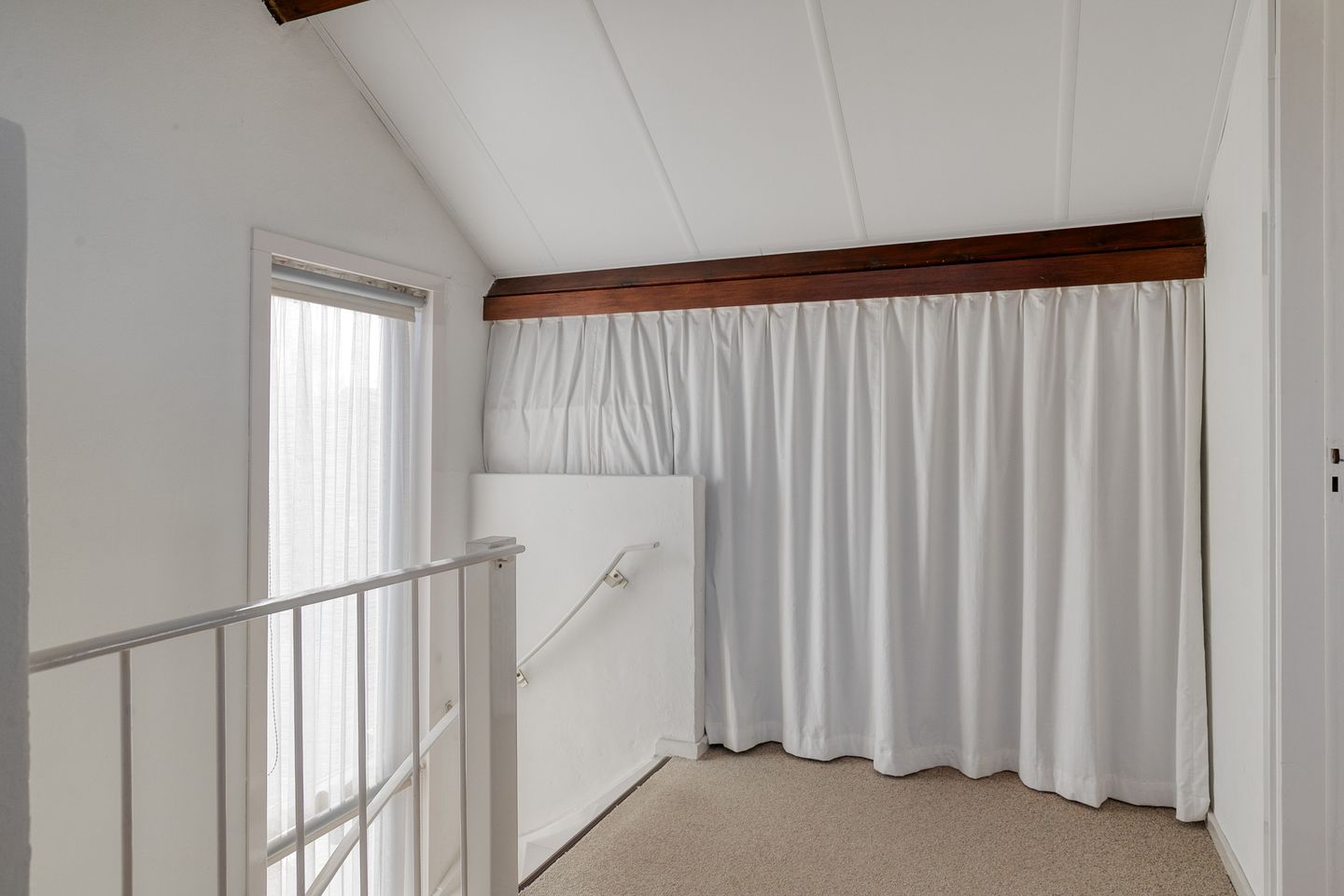 Spacious Semi-Detached House with Sunroom and Five Bedrooms in Quiet Nuenen Location — 33