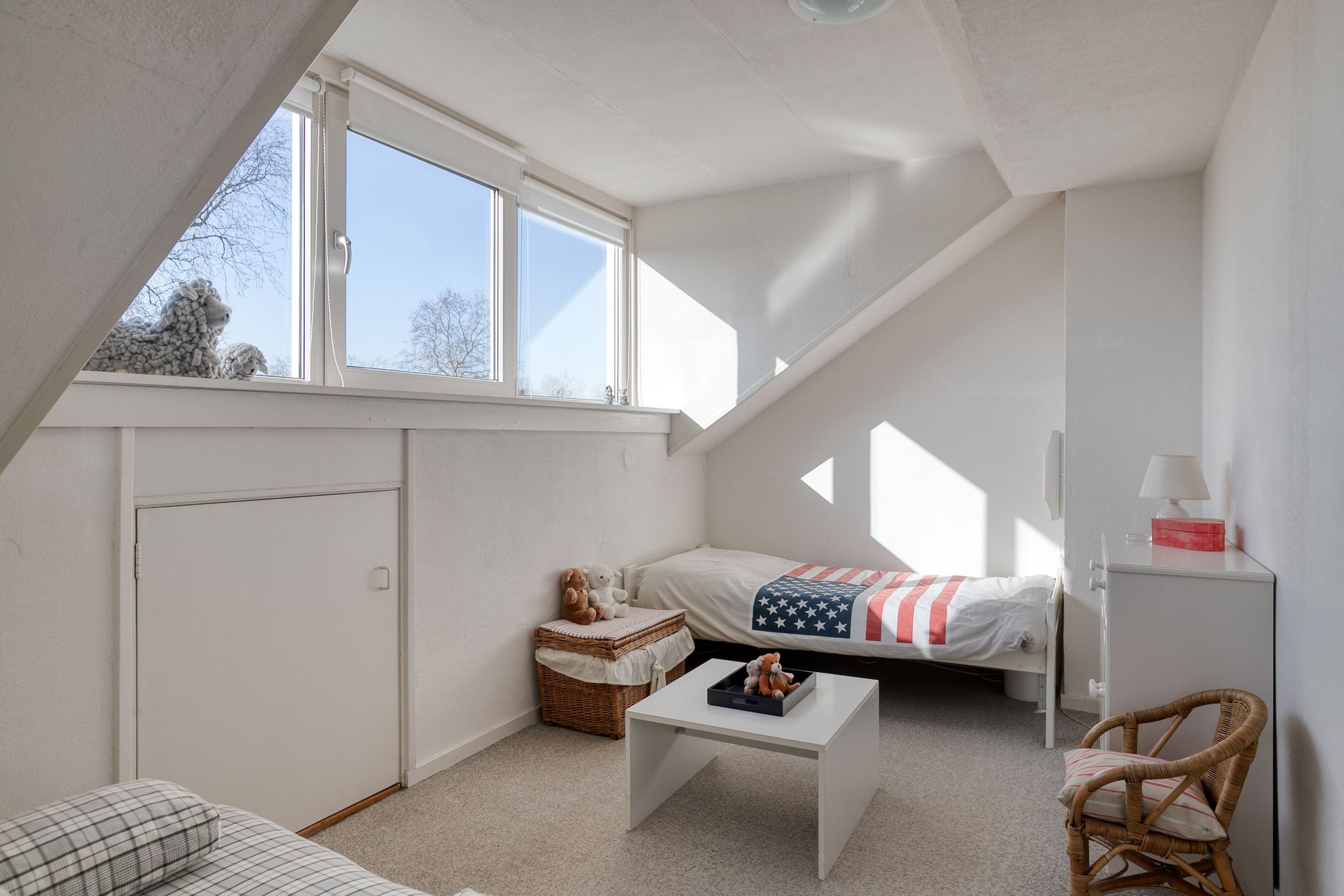 Spacious Semi-Detached House with Sunroom and Five Bedrooms in Quiet Nuenen Location — 34