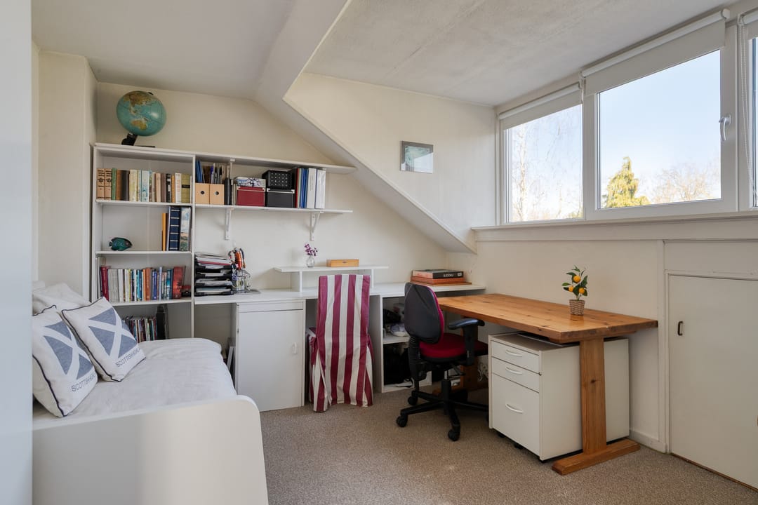 Spacious Semi-Detached House with Sunroom and Five Bedrooms in Quiet Nuenen Location — 35