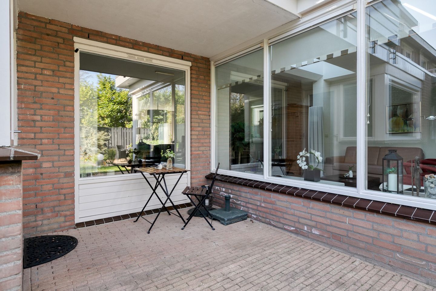 Spacious Semi-Detached House with Sunroom and Five Bedrooms in Quiet Nuenen Location — 38