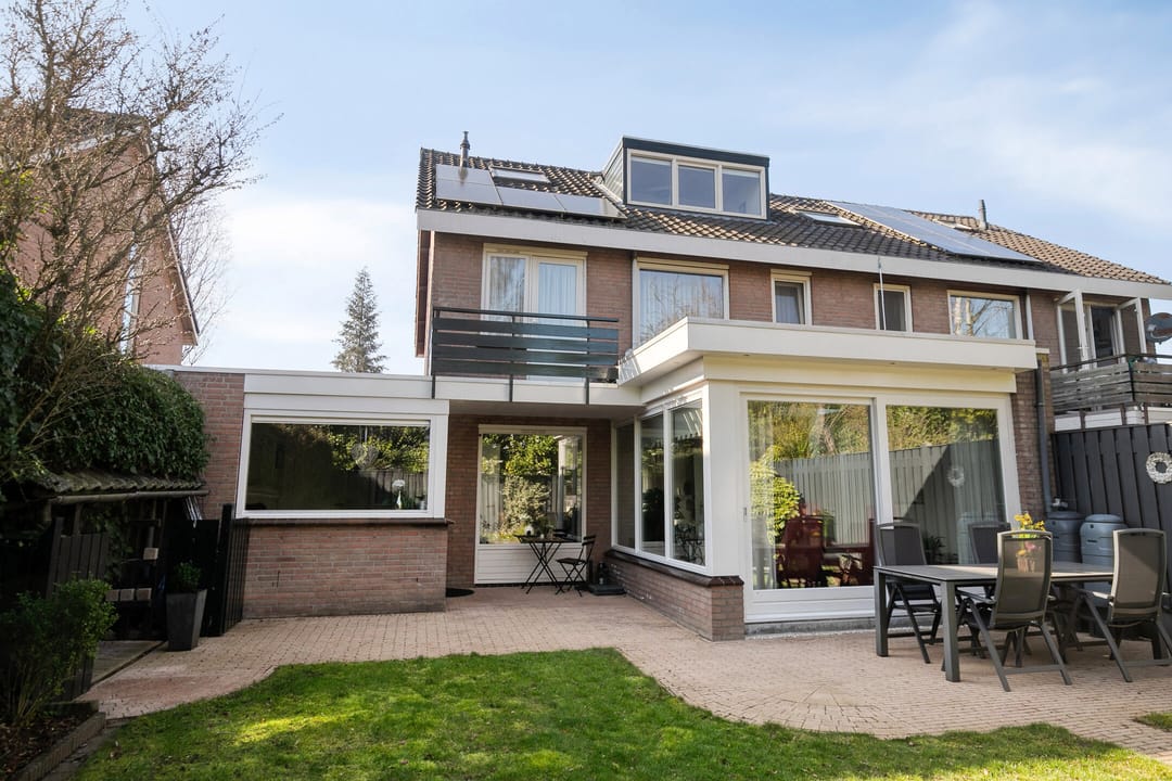 Spacious Semi-Detached House with Sunroom and Five Bedrooms in Quiet Nuenen Location — 41