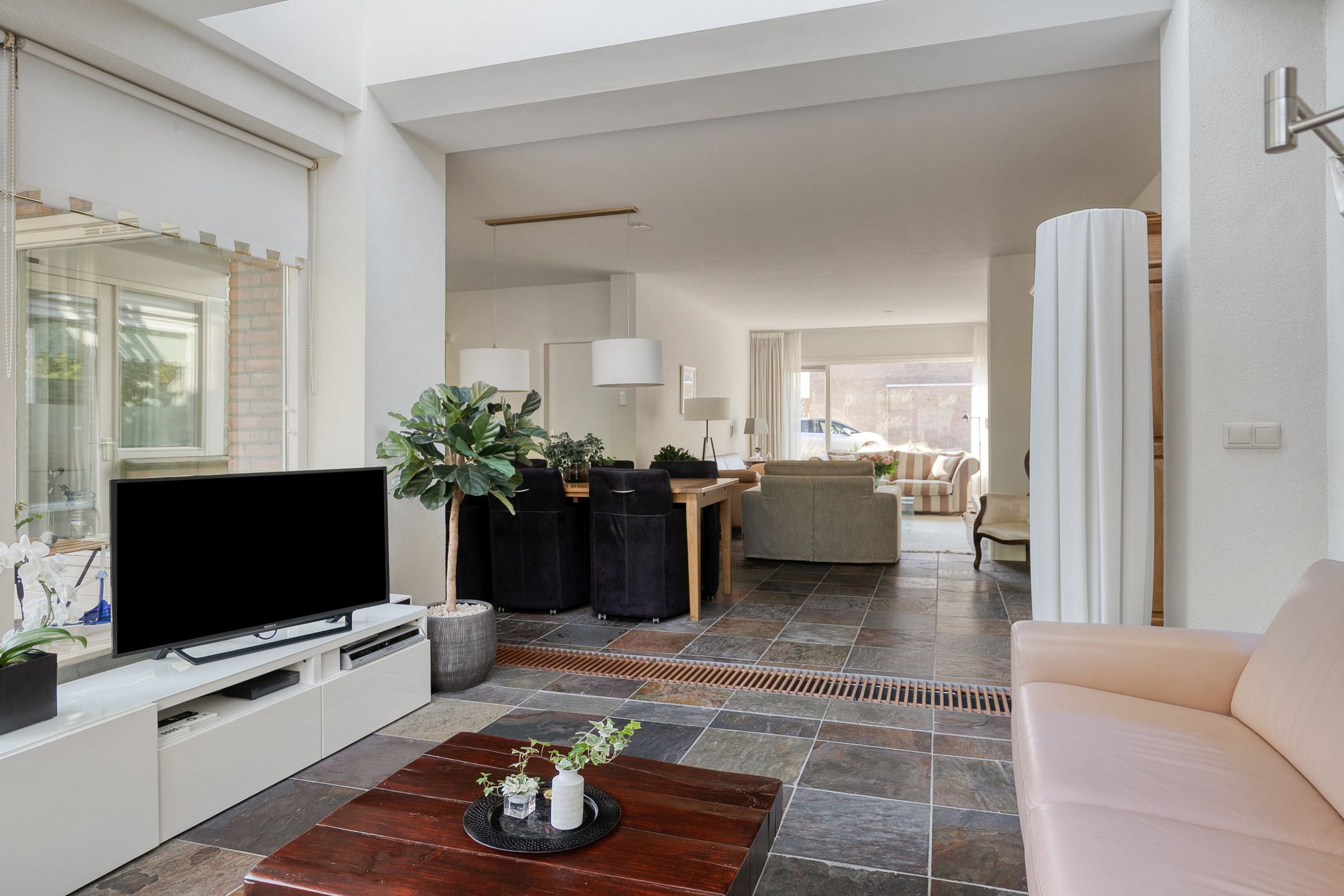 Spacious Semi-Detached House with Sunroom and Five Bedrooms in Quiet Nuenen Location — 13
