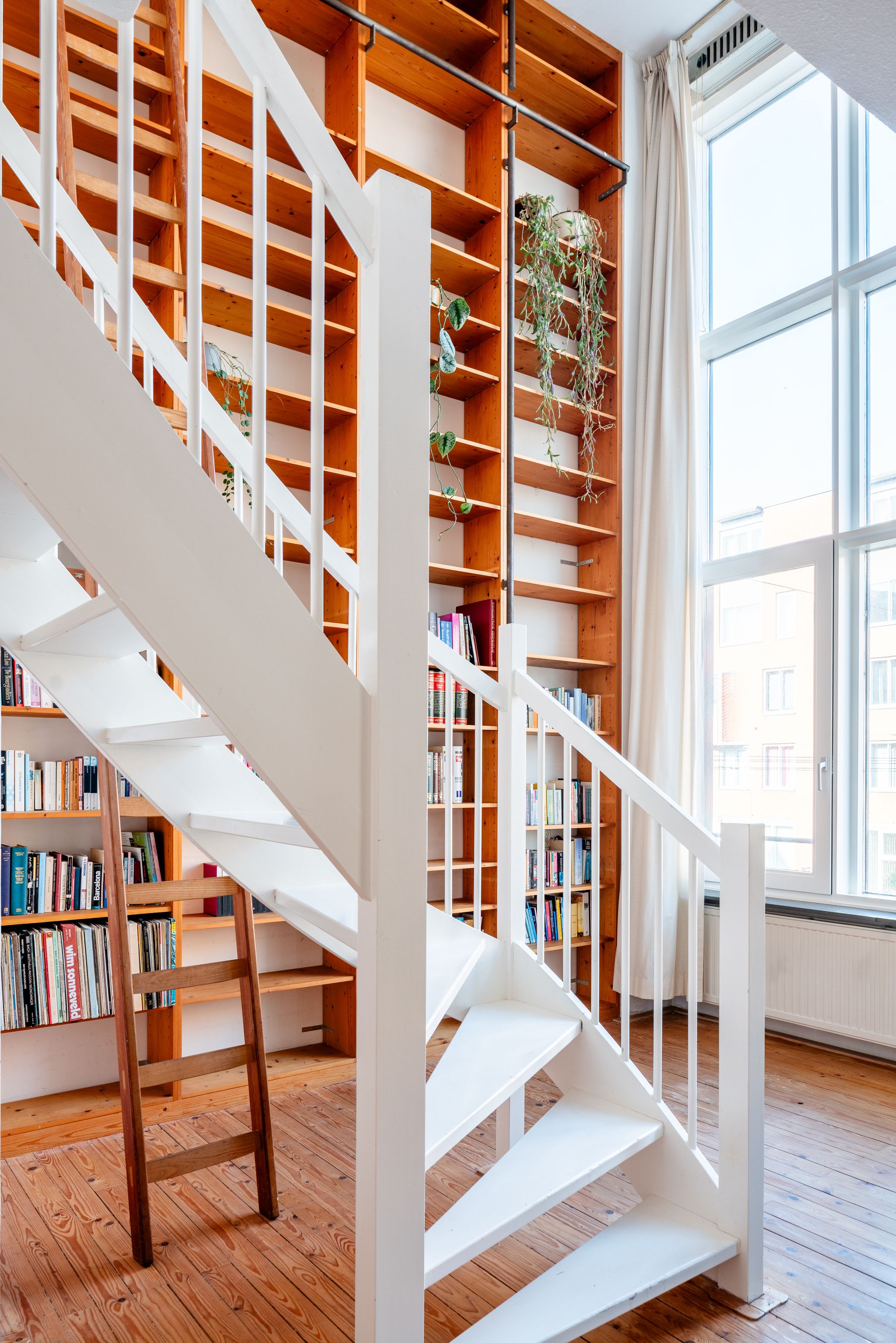 Spectacular Maisonette with 5.10m High Ceiling Living Room near Oosterpark — 12