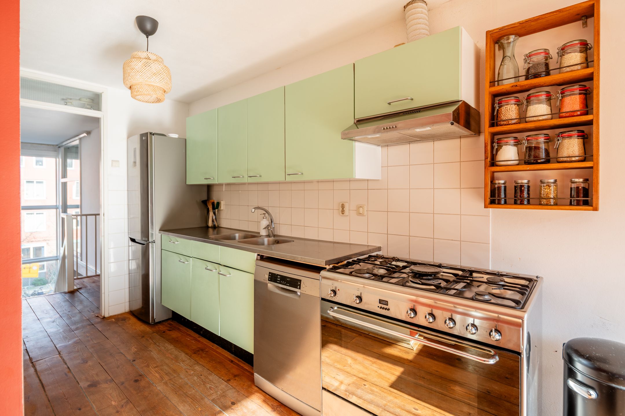 Spectacular Maisonette with 5.10m High Ceiling Living Room near Oosterpark — 18