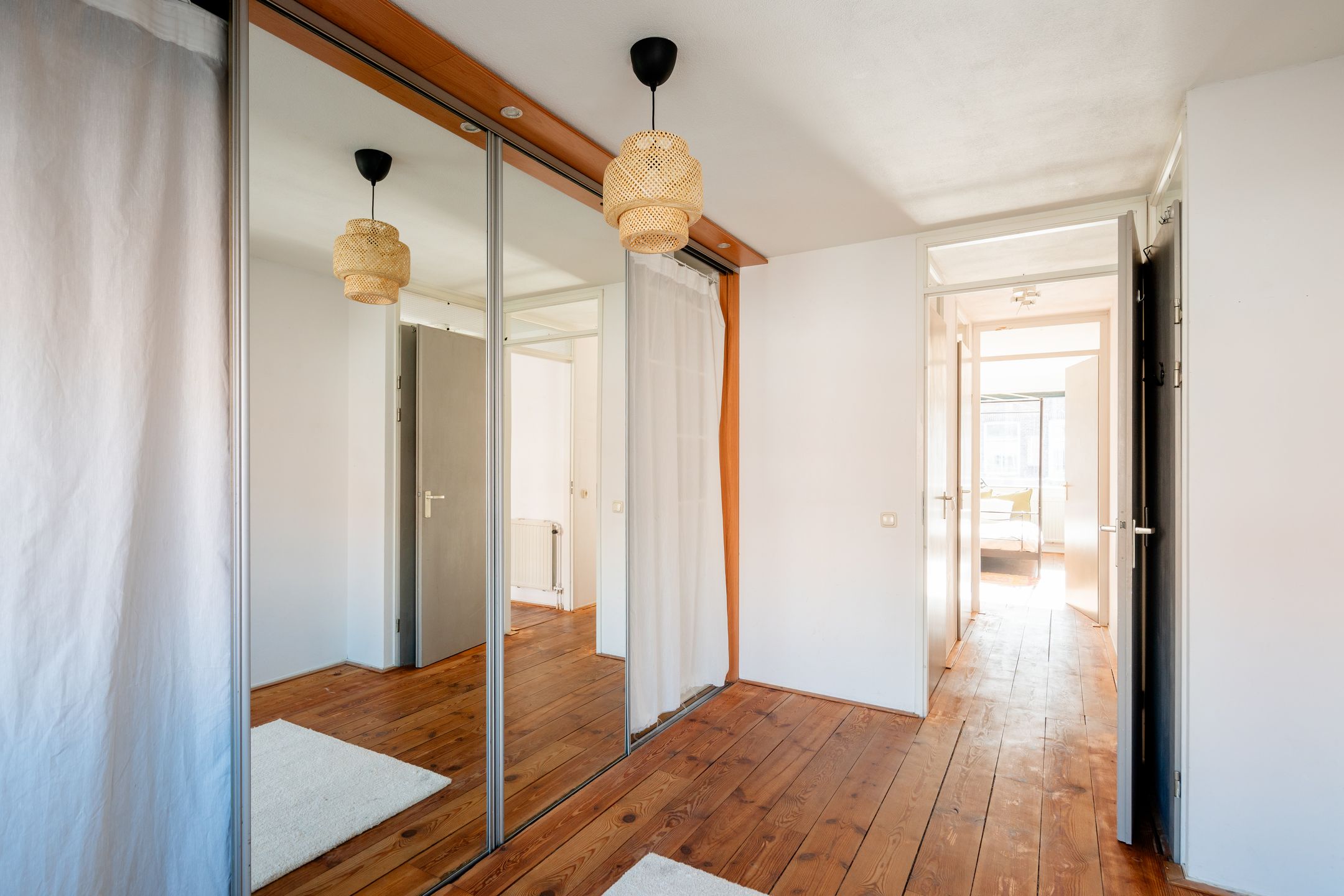 Spectacular Maisonette with 5.10m High Ceiling Living Room near Oosterpark — 29