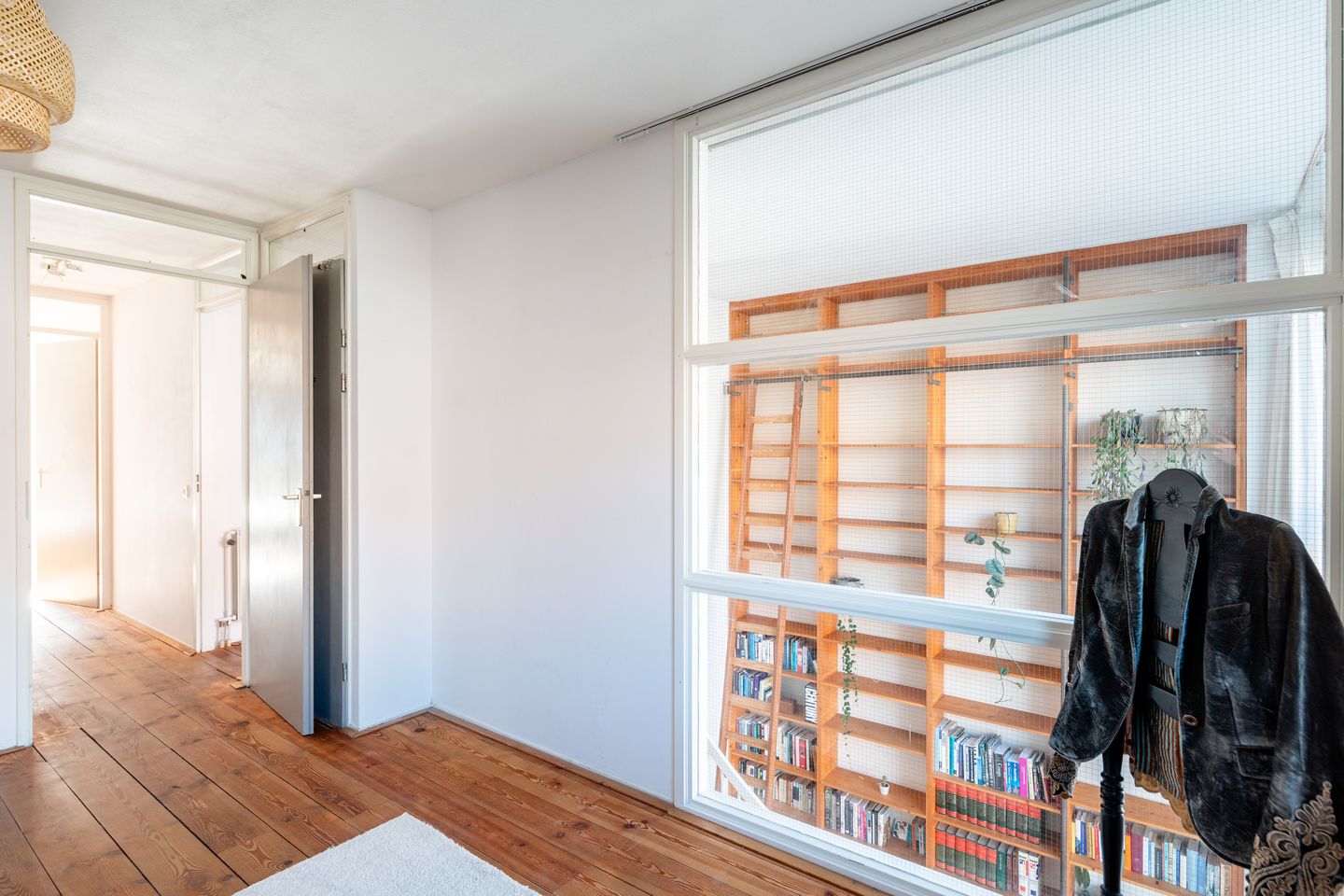 Spectacular Maisonette with 5.10m High Ceiling Living Room near Oosterpark — 30