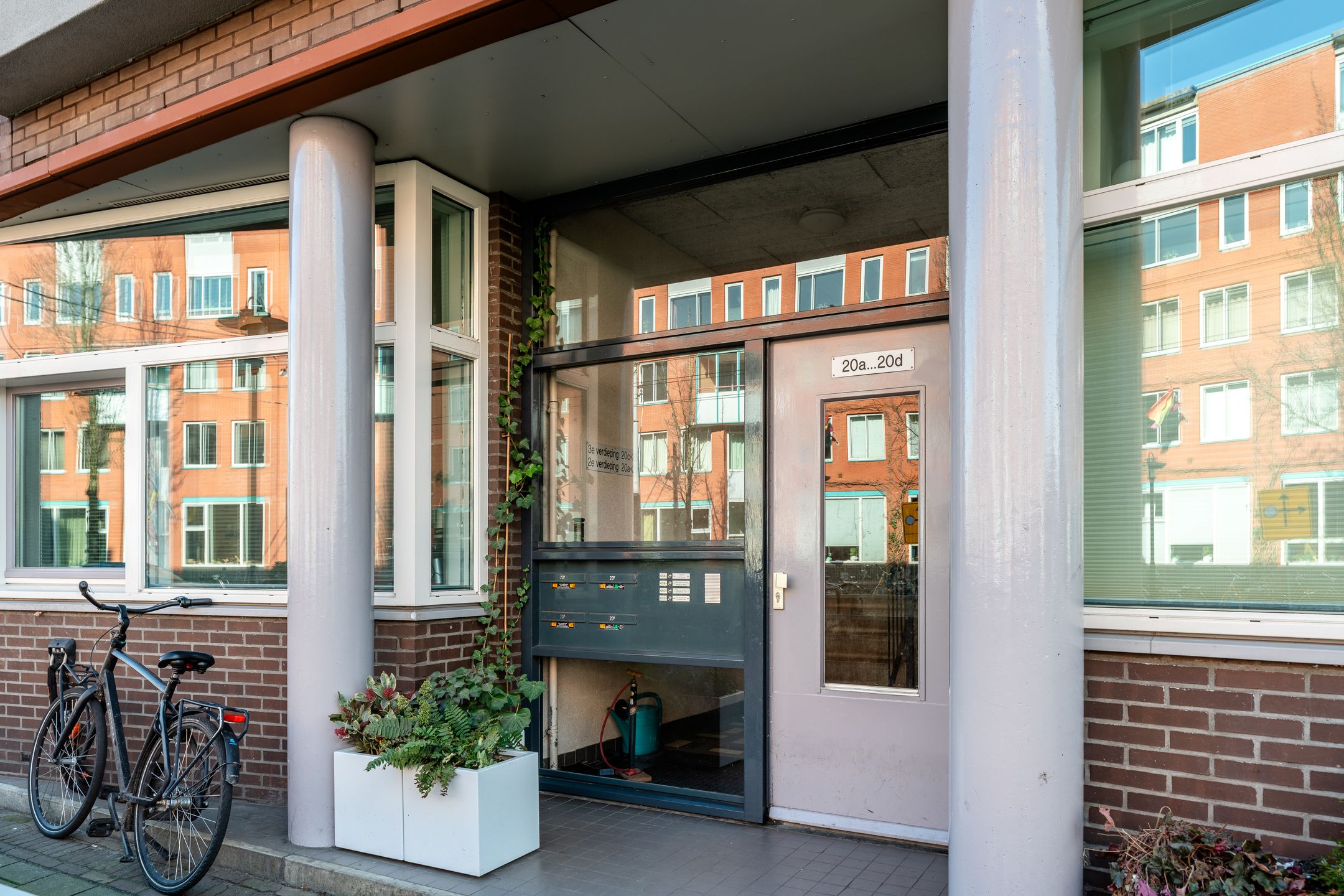 Spectacular Maisonette with 5.10m High Ceiling Living Room near Oosterpark — 32