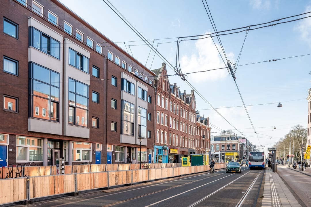 Spectacular Maisonette with 5.10m High Ceiling Living Room near Oosterpark — 33
