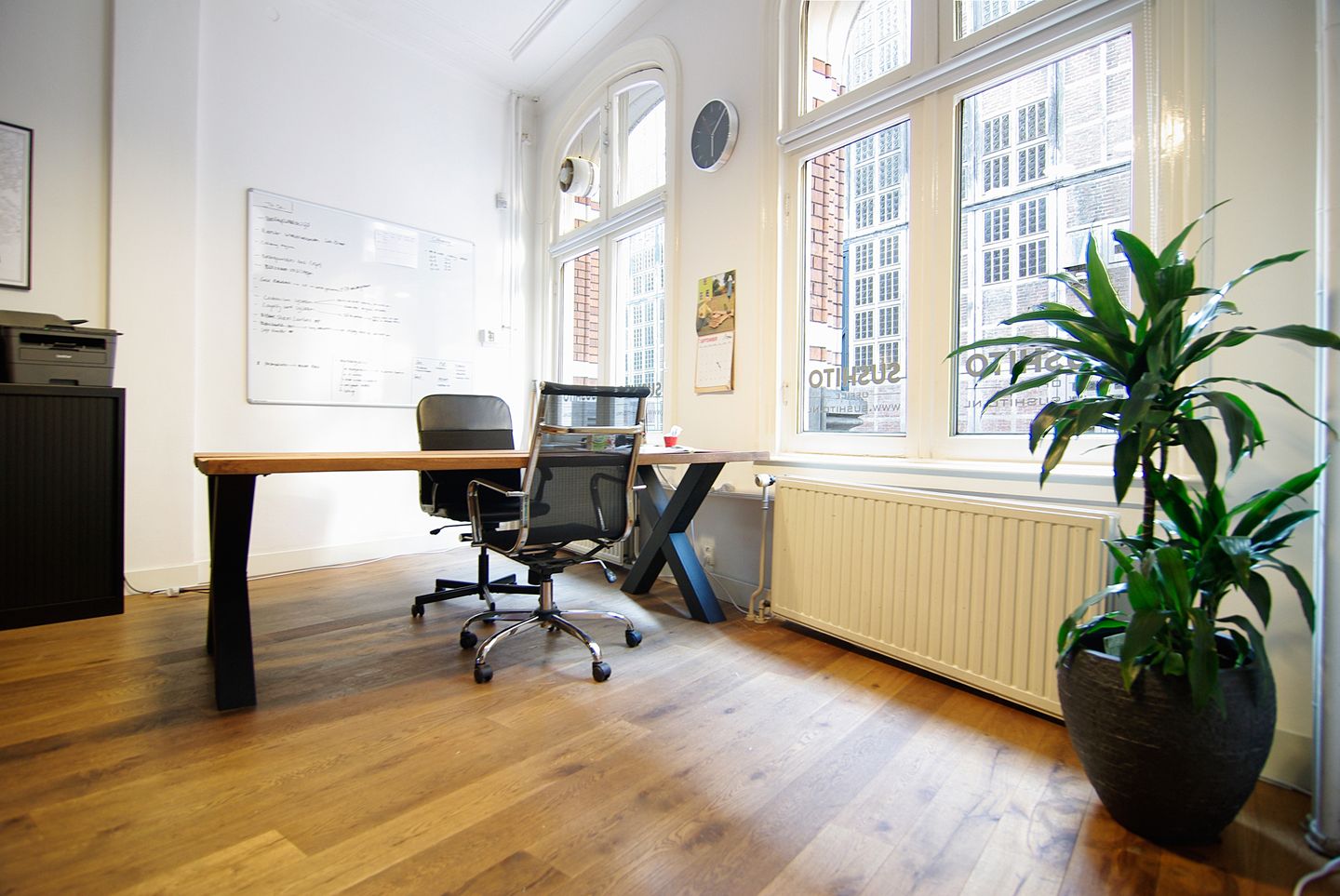 View photo 2 of Warmoesstraat 149