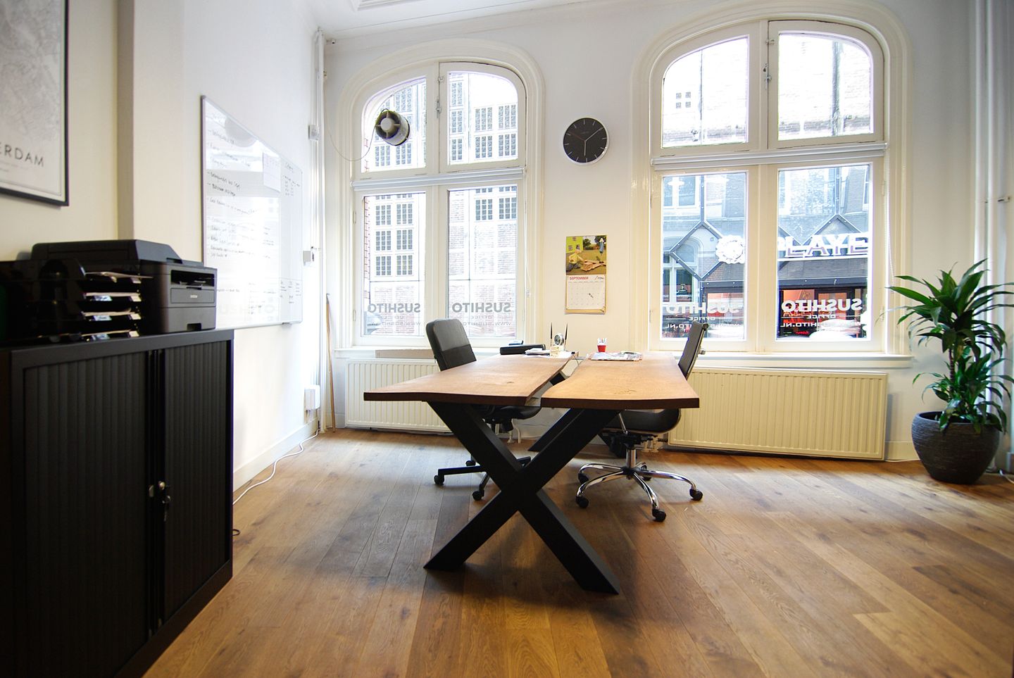 View photo 3 of Warmoesstraat 149