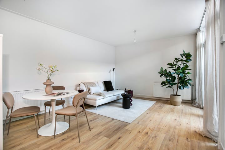 Photo 4 of Pauwstraat 1-A