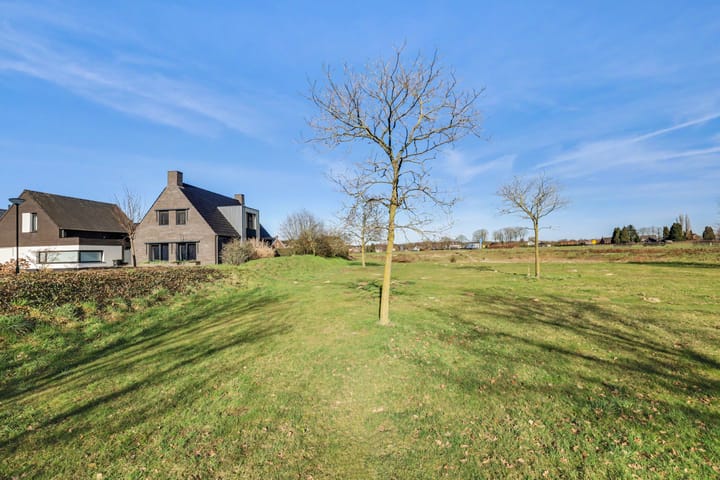 Foto 2 van Weegbree 18