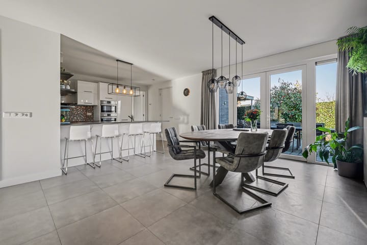 Foto 4 van Weegbree 18