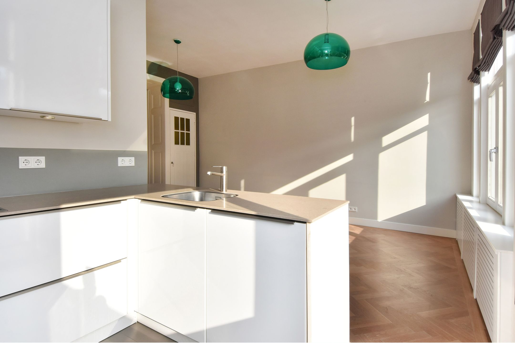 Photo 6 of Van Beverningkstraat 260