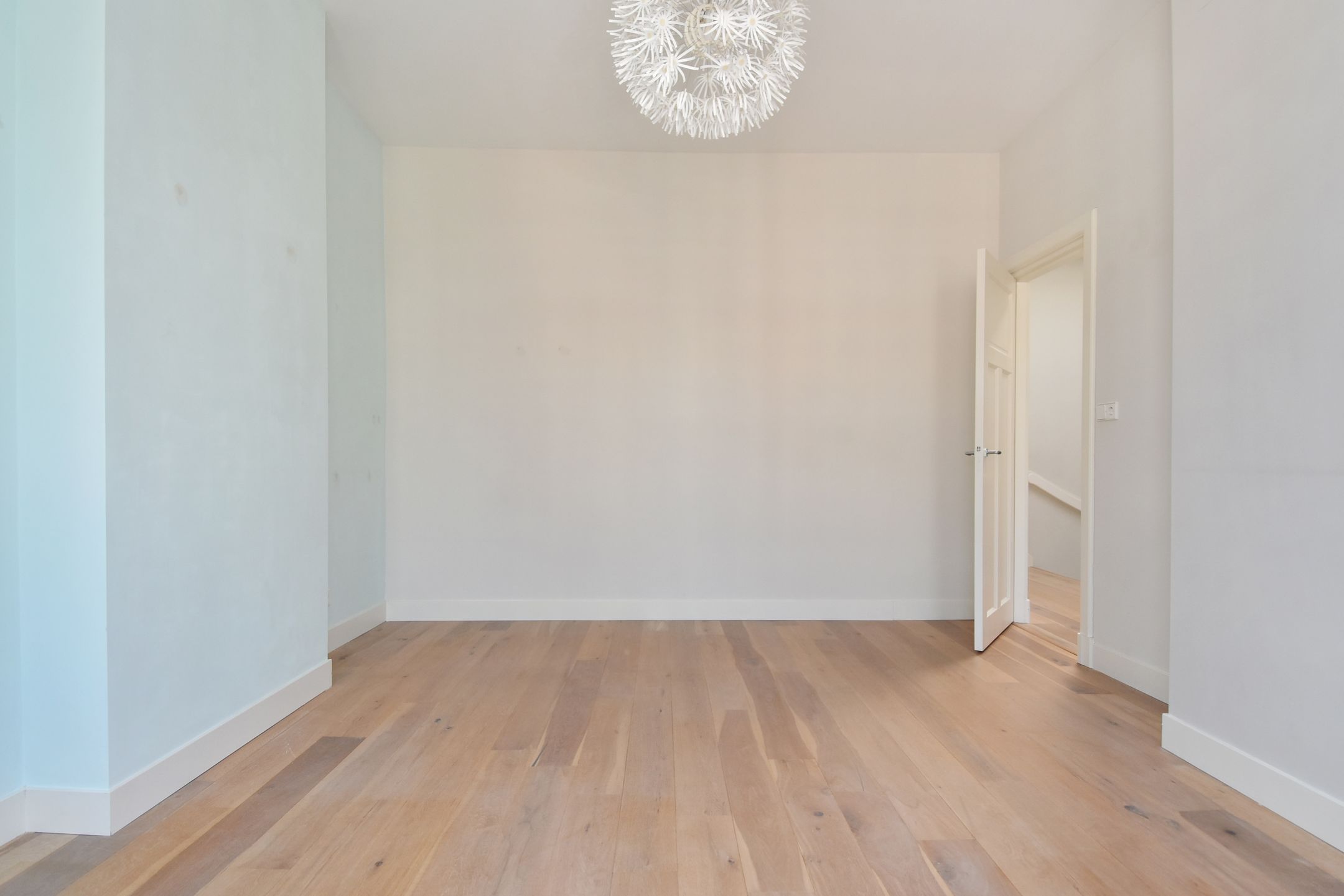 Photo 21 of Van Beverningkstraat 260