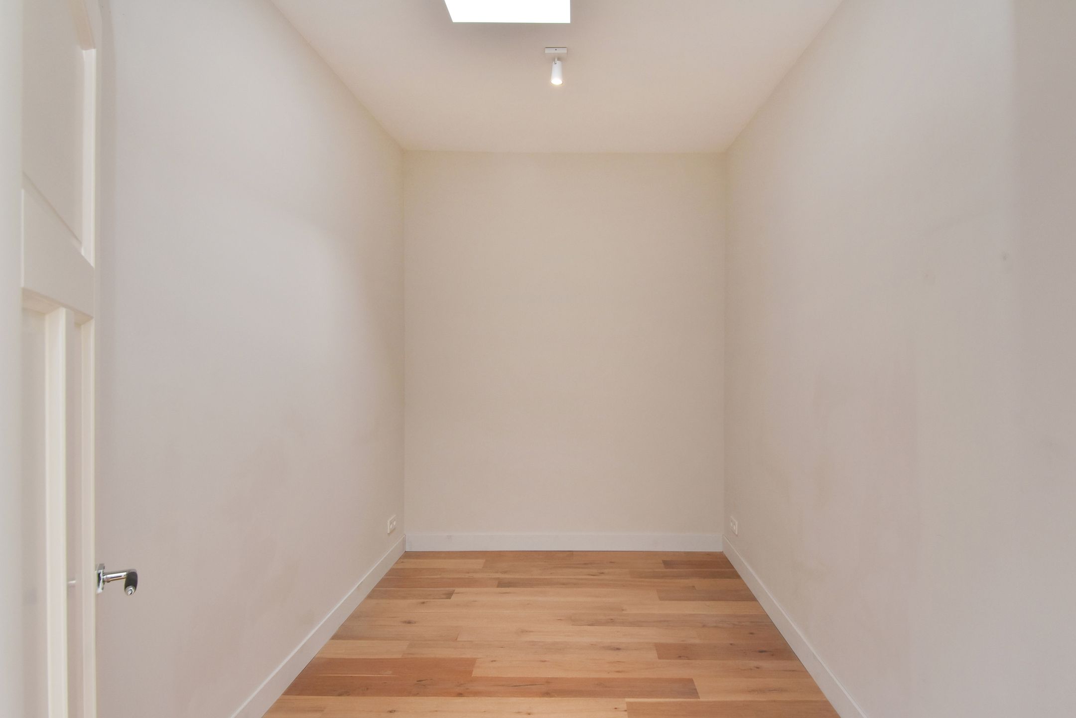 Photo 27 of Van Beverningkstraat 260