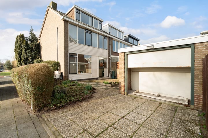 Photo 2 of Swemcoperlaan 43