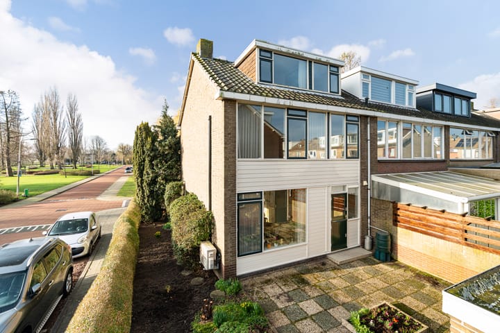 Photo 3 of Swemcoperlaan 43