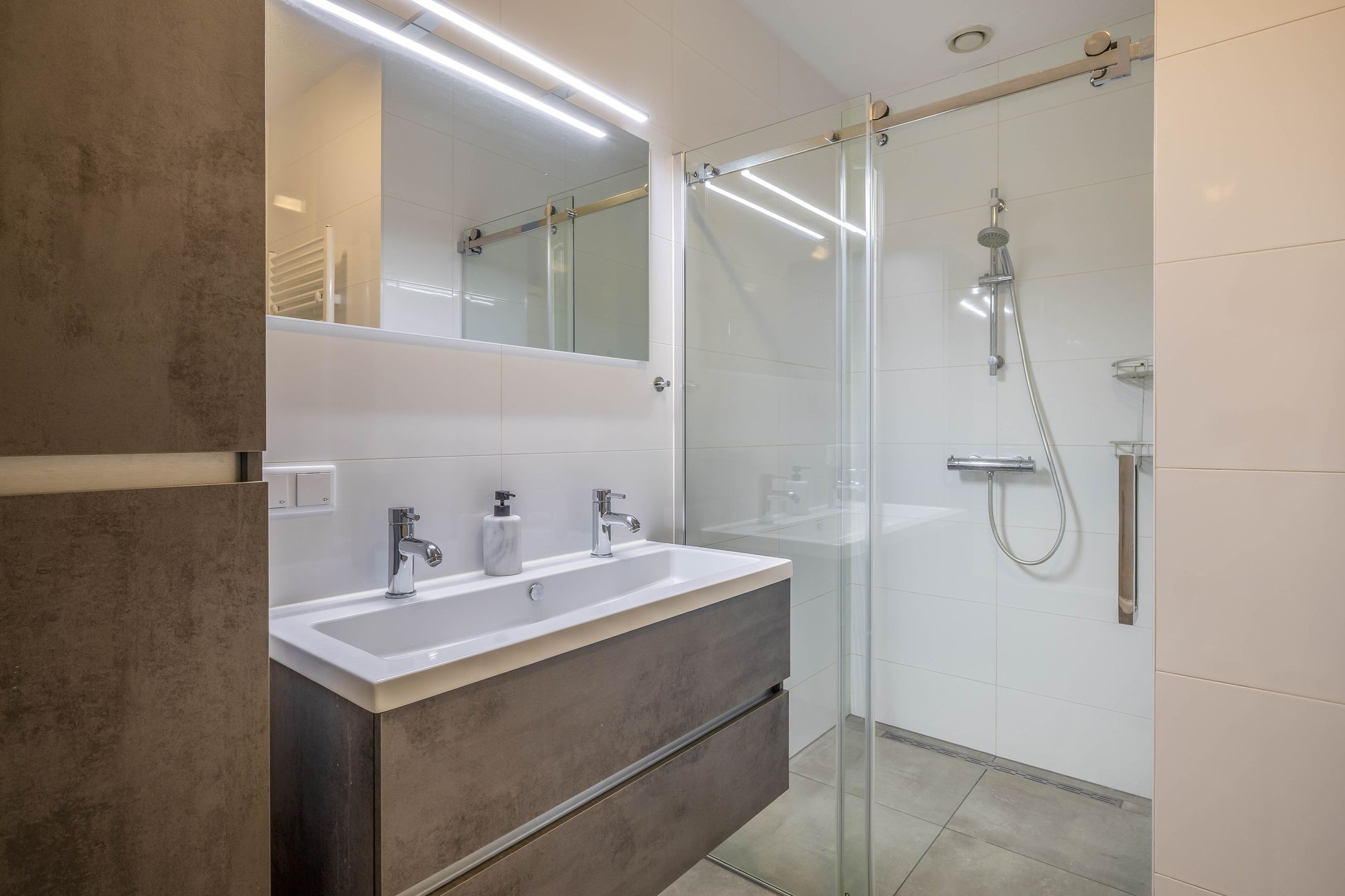 Photo 12 of Amalia van Solmsstraat 1-P