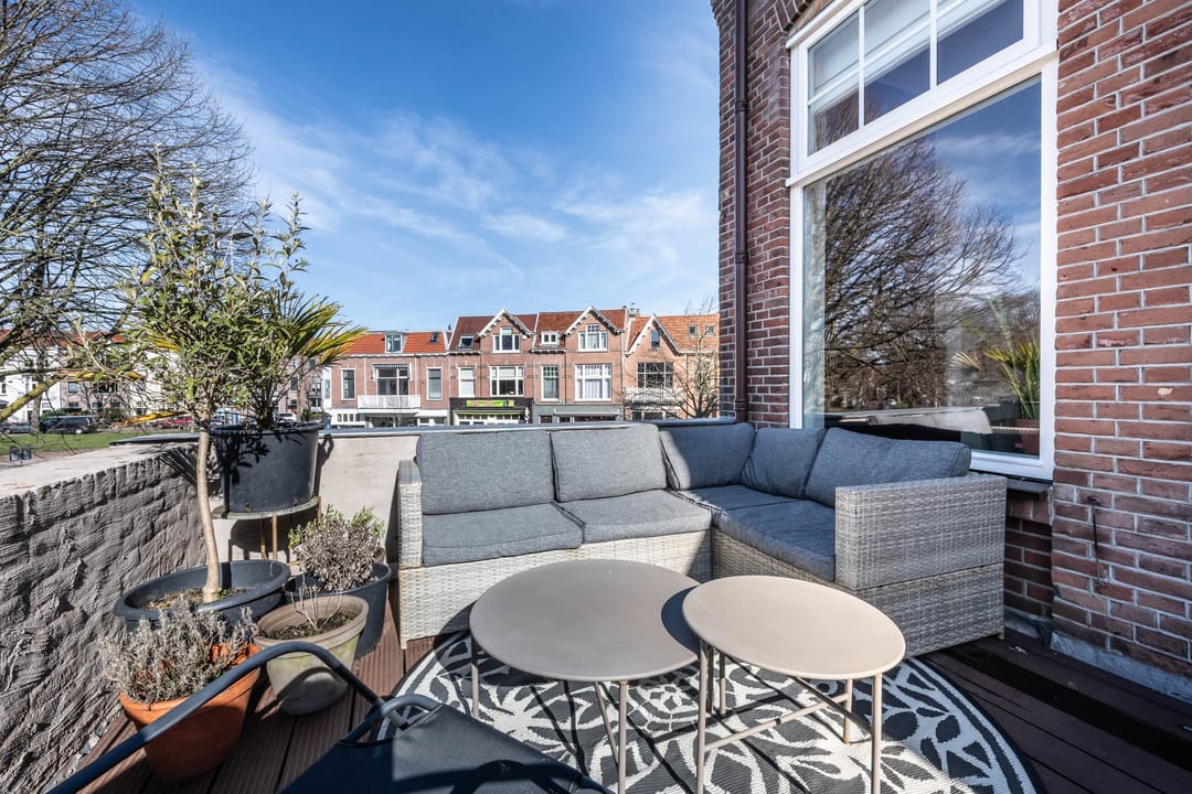 Spacious upper apartment with roof terrace in popular Kleverpark, Haarlem — 14