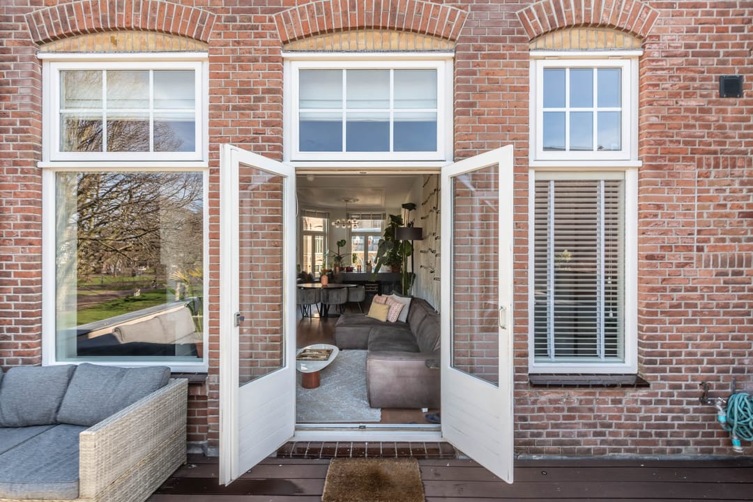 Spacious upper apartment with roof terrace in popular Kleverpark, Haarlem — 15