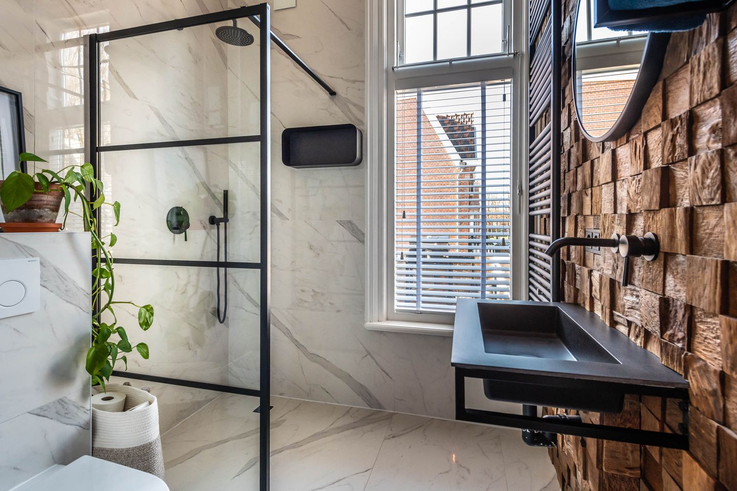 Spacious upper apartment with roof terrace in popular Kleverpark, Haarlem — 17