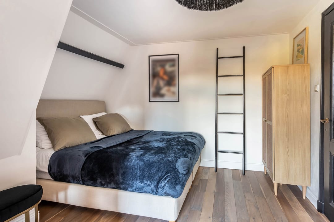 Spacious upper apartment with roof terrace in popular Kleverpark, Haarlem — 24